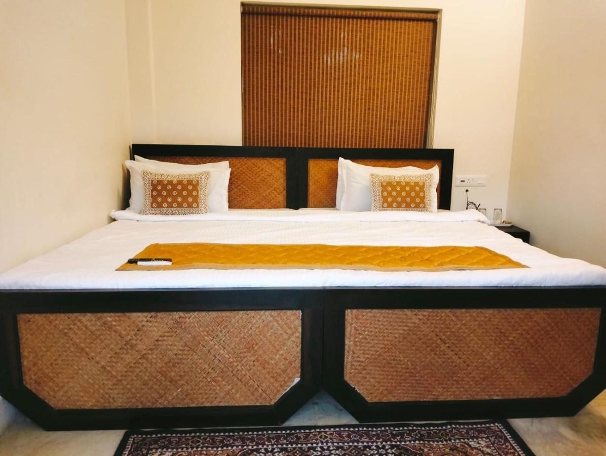 Hotel Kolam Шантиникетан Экстерьер фото