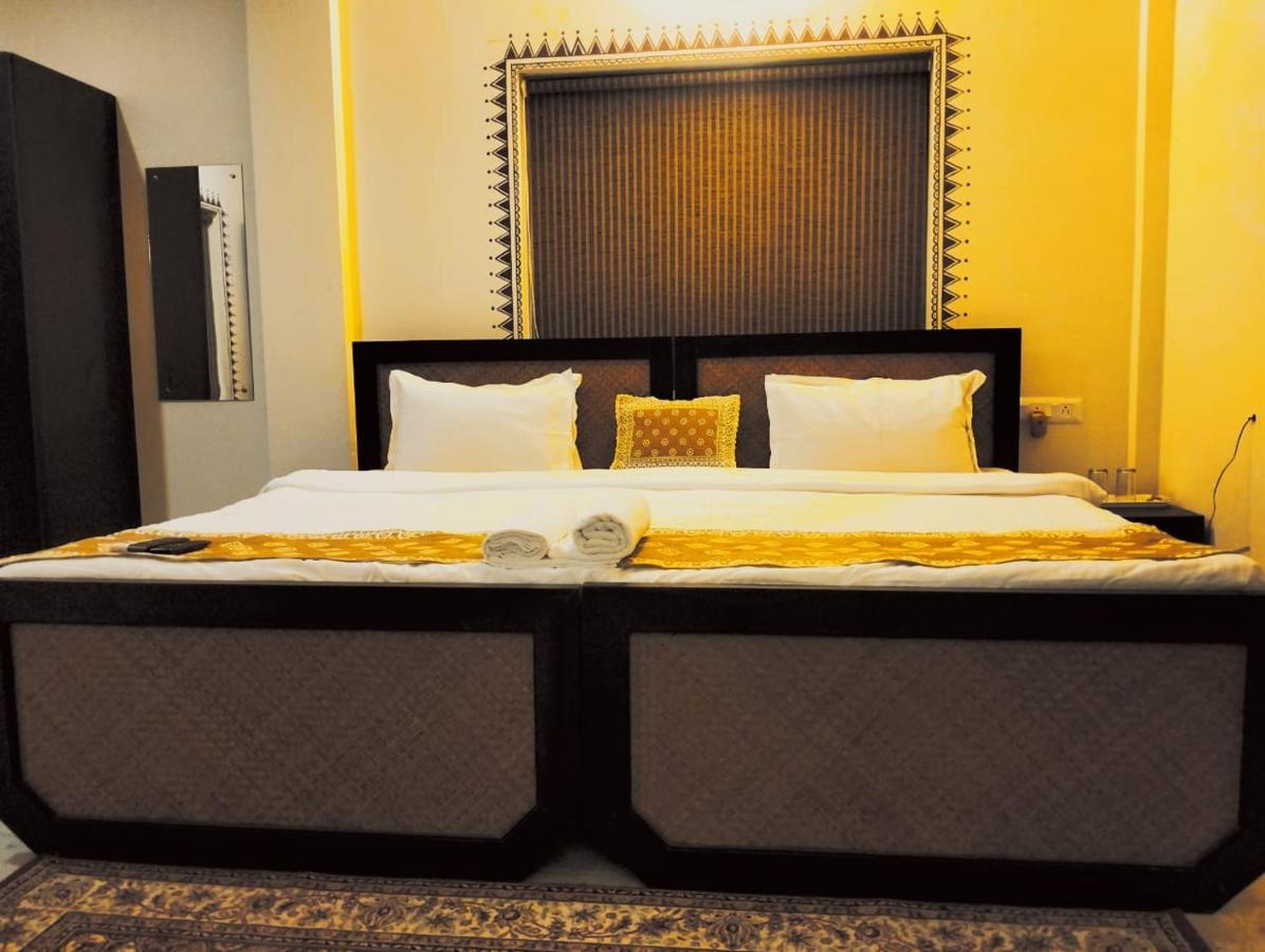 Hotel Kolam Шантиникетан Экстерьер фото