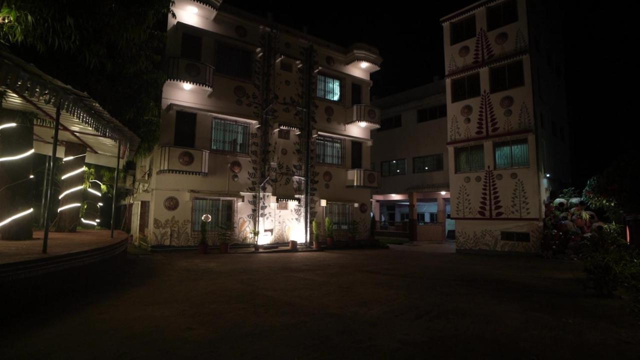 Hotel Kolam Шантиникетан Экстерьер фото