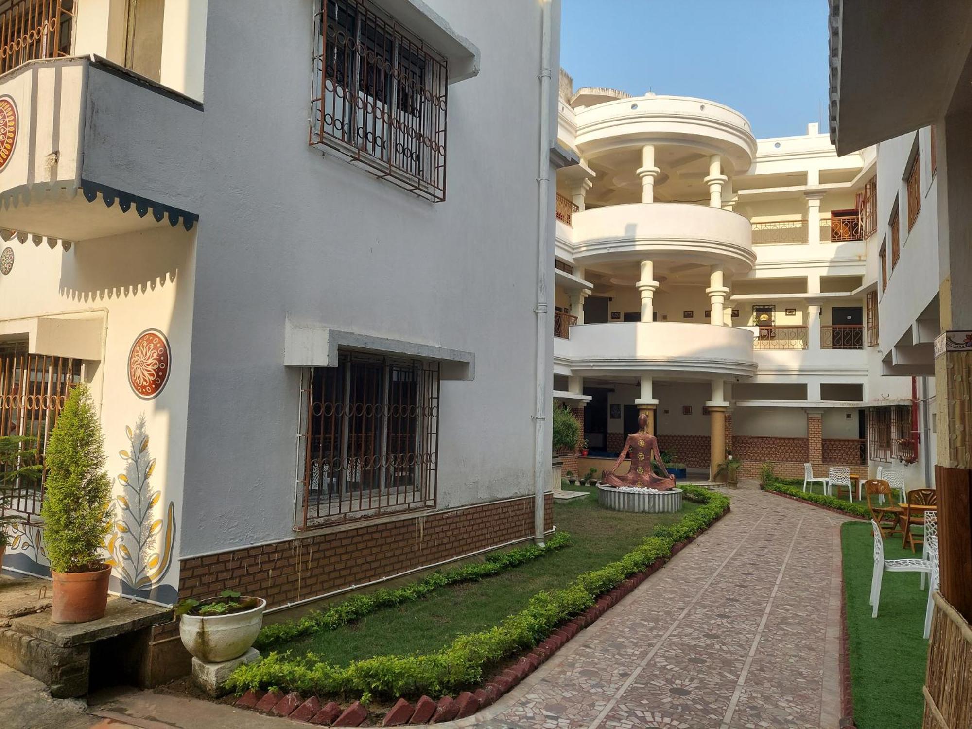 Hotel Kolam Шантиникетан Экстерьер фото