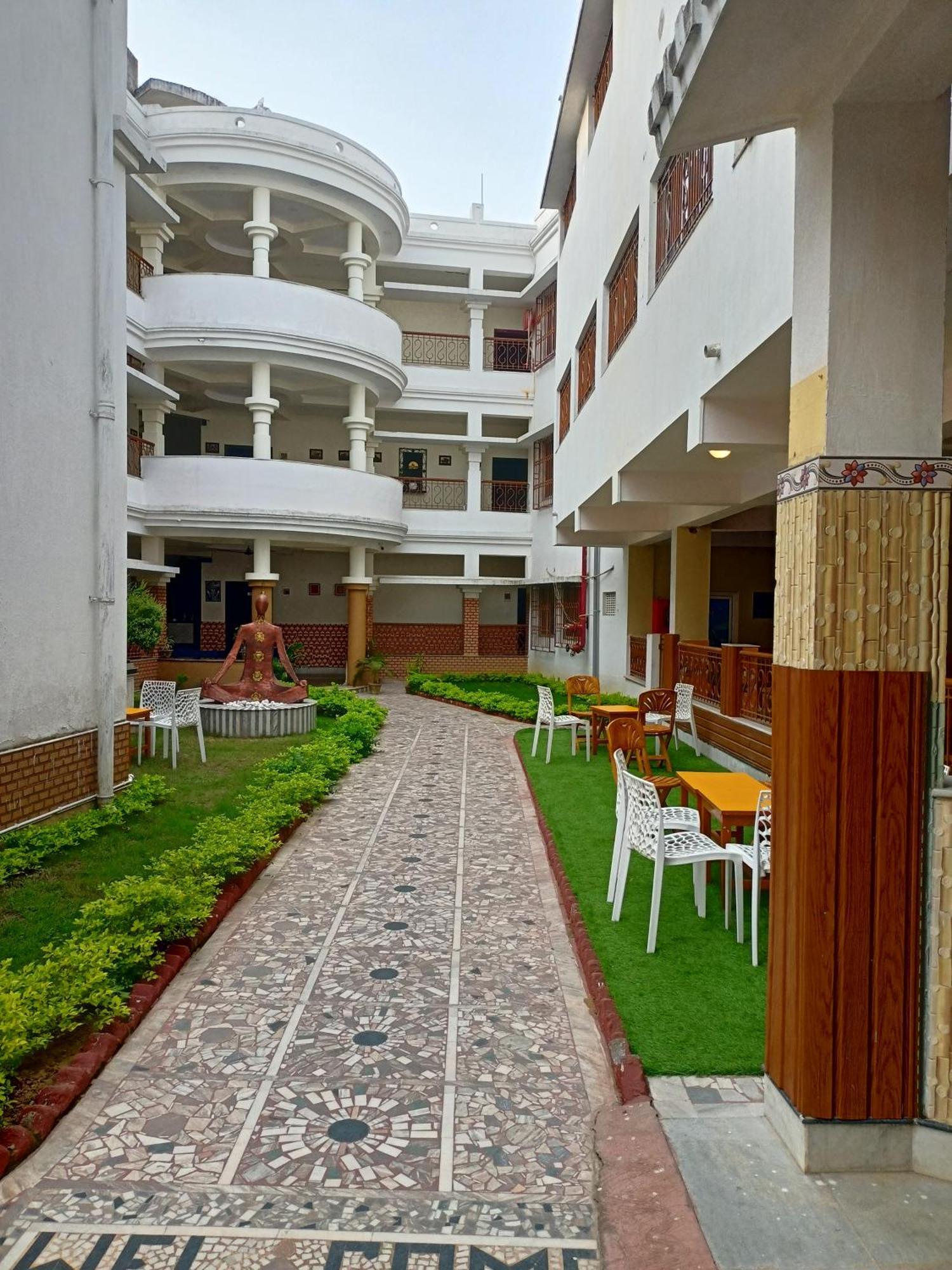 Hotel Kolam Шантиникетан Экстерьер фото